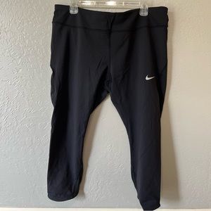 Nike Black Women's Leggings Cropped Capri